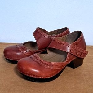 Dansko maryjane brown leather boho size 9 1/2 floral adjustable strap shoes.
